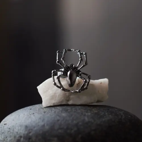 Anillo Black Widow