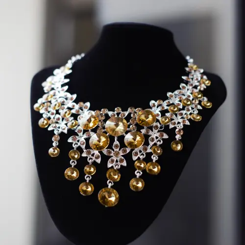 Collar Golden Bloom