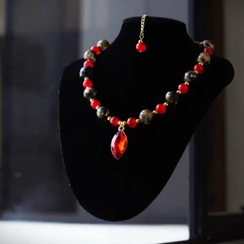 Collar Scarlet Relic